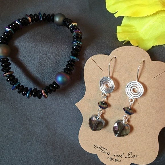 Earrings with crystal hearts and hematite beads - Picture 5 of 7
